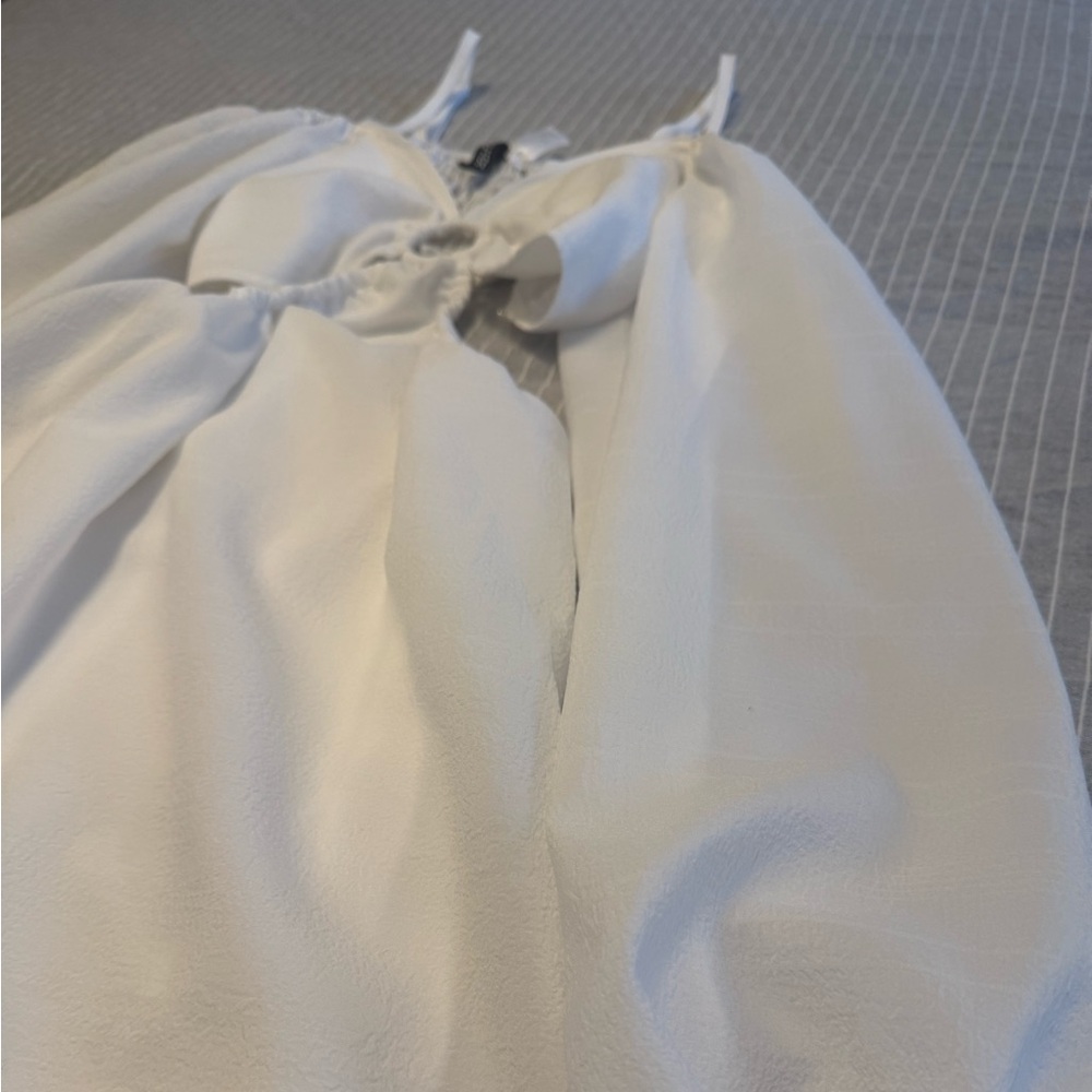 DIVIDED H&M Cutout Mini Dress White Size S EUC - Picture 5 of 13